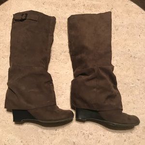 Brown wedge boots